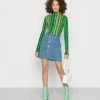 NA-KD CROPPED TURTLE NECK TOP - T-shirt à Manches Longues - Green Print -NA-KD Soldes Magasin 5492b60a79d64ec5a6750353a0f72cb2