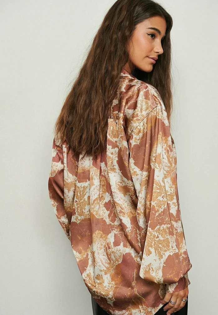 NA-KD Chemisier - Orange Marble 2 NA-KD Chemisier - Orange Marble – Image 2