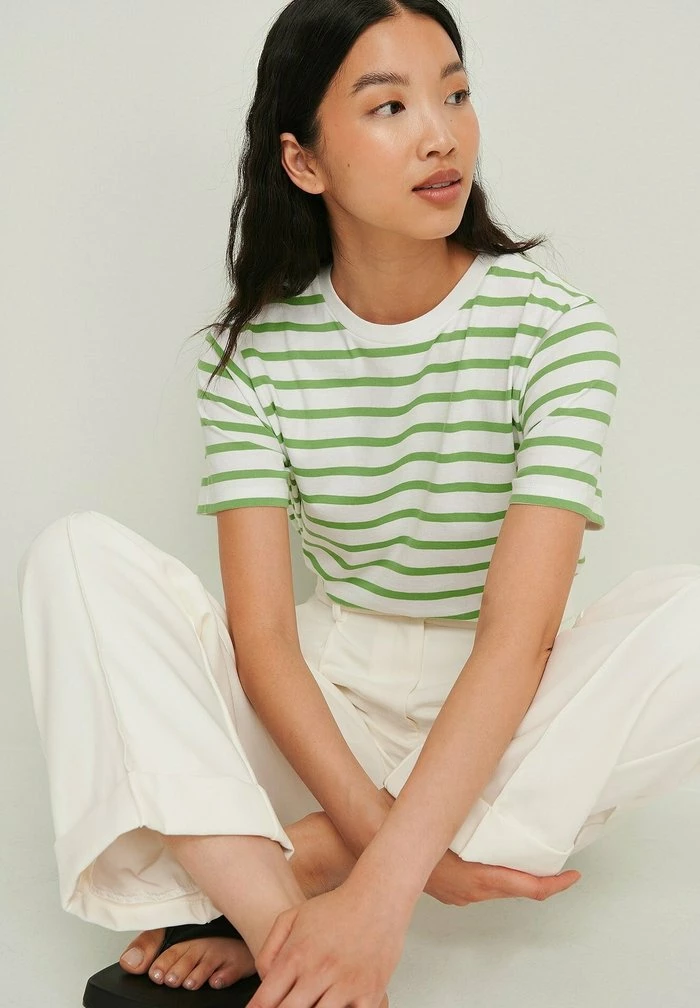 NA-KD T-shirt Imprimé - White/green 4 NA-KD T-shirt Imprimé - White/green – Image 4