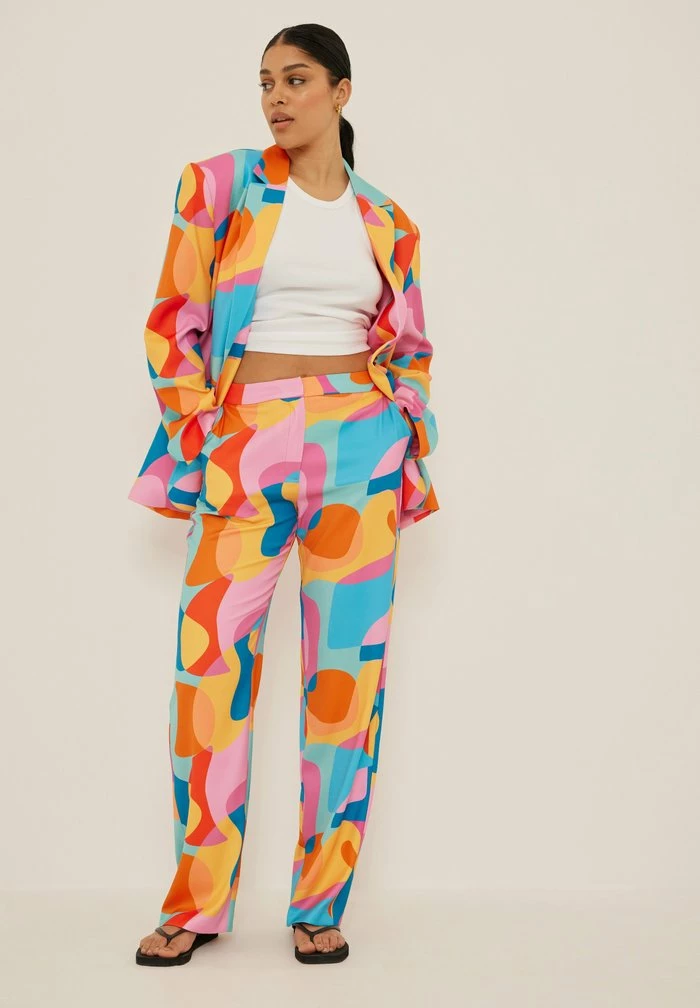 NA-KD MIT MITTLERER TAILLE - Pantalon Classique - Multicoloured 2 NA-KD MIT MITTLERER TAILLE - Pantalon Classique - Multicoloured – Image 2