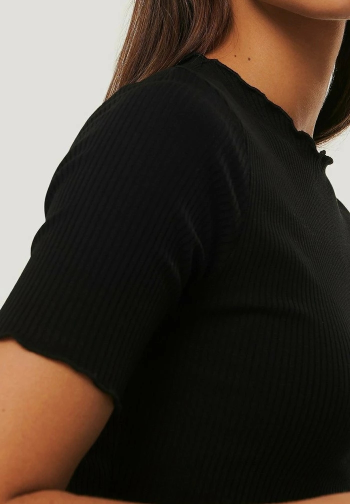 NA-KD BABYLOCK - T-shirt Basique - Black 4 NA-KD BABYLOCK - T-shirt Basique - Black – Image 4