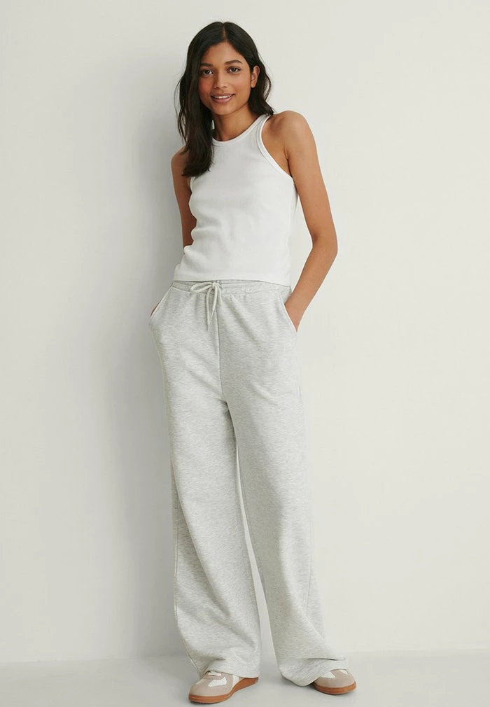 NA-KD STRAIGHT LEG SWEATPANTS - Pantalon De Survêtement - Grey Melange 2 NA-KD STRAIGHT LEG SWEATPANTS - Pantalon De Survêtement - Grey Melange – Image 2