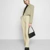 NA-KD MATHILDE GØHLER X CROPPED BOXY - Blazer - Khaki -NA-KD Soldes Magasin 60cd792a30b040eba0aa08676c4b7870