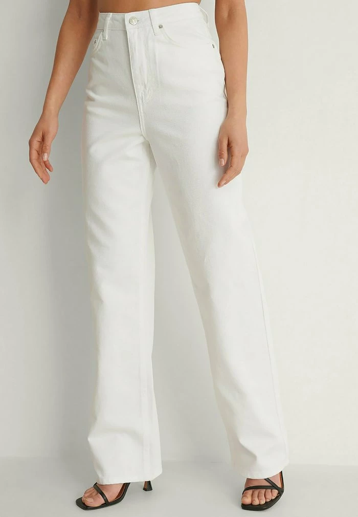 NA-KD MIT WEITEN BEINEN UND HOHER TAILLE - Jean Droit - White 3 NA-KD MIT WEITEN BEINEN UND HOHER TAILLE - Jean Droit - White – Image 3