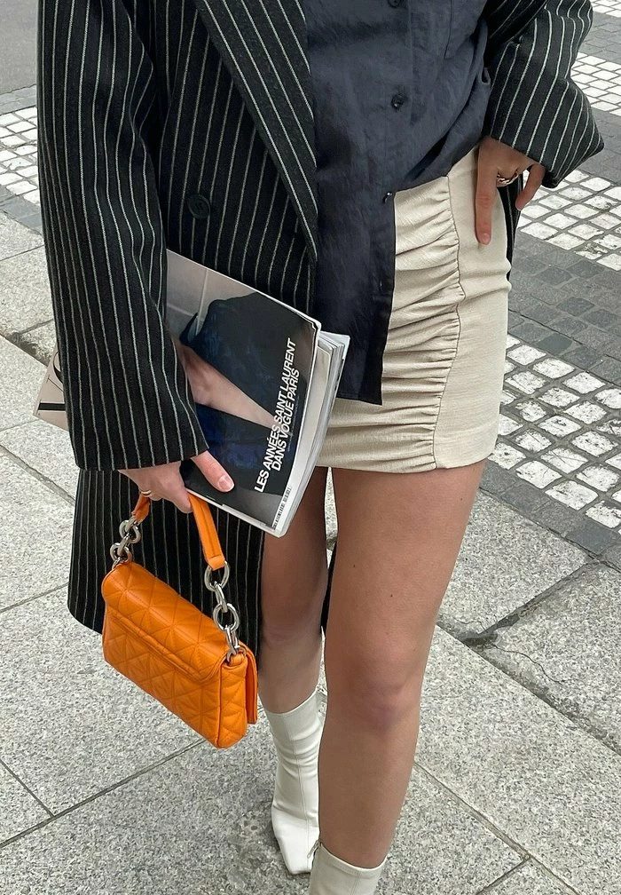 NA-KD MIT NADELSTREIFEN - Manteau Classique - Black/white 4 NA-KD MIT NADELSTREIFEN - Manteau Classique - Black/white – Image 4