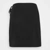NA-KD OVERLAP MINI SKIRT - Jupe Portefeuille - Black -NA-KD Soldes Magasin 6428d164380b4900926158e9d055c2dc