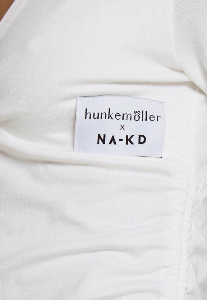 NA-KD XENIA - T-shirt à Manches Longues - Off White 5 NA-KD XENIA - T-shirt à Manches Longues - Off White – Image 5