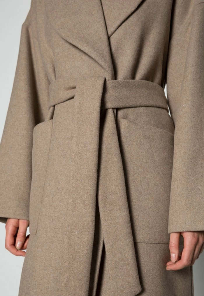 NA-KD BIG POCKET COAT - Manteau Classique - Taupe 5 NA-KD BIG POCKET COAT - Manteau Classique - Taupe – Image 5