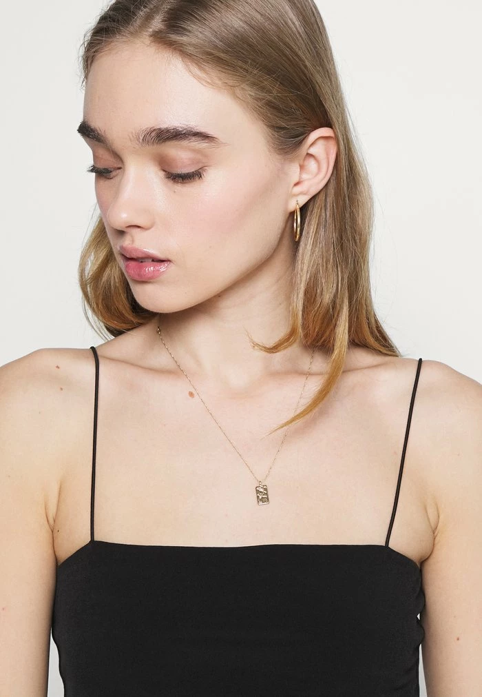 NA-KD SPAGHETTI STRAP CROPPED SINGLET - Débardeur - Black 4 NA-KD SPAGHETTI STRAP CROPPED SINGLET - Débardeur - Black – Image 4