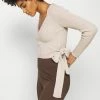 NA-KD OVERLAP - Pullover - Beige -NA-KD Soldes Magasin 6e89044819984a15a59e6e8b7eac611a
