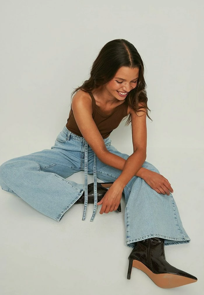 NA-KD SLOUCHY - Jean Flare - Mid Blue 3 NA-KD SLOUCHY - Jean Flare - Mid Blue – Image 3