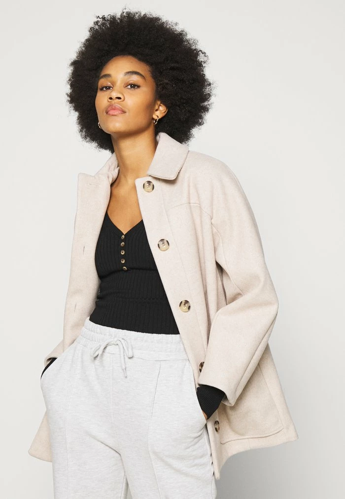 NA-KD JASMIN AZIZAM X STRAIGHT - Pantalon De Survêtement - Grey 4 NA-KD JASMIN AZIZAM X STRAIGHT - Pantalon De Survêtement - Grey – Image 4