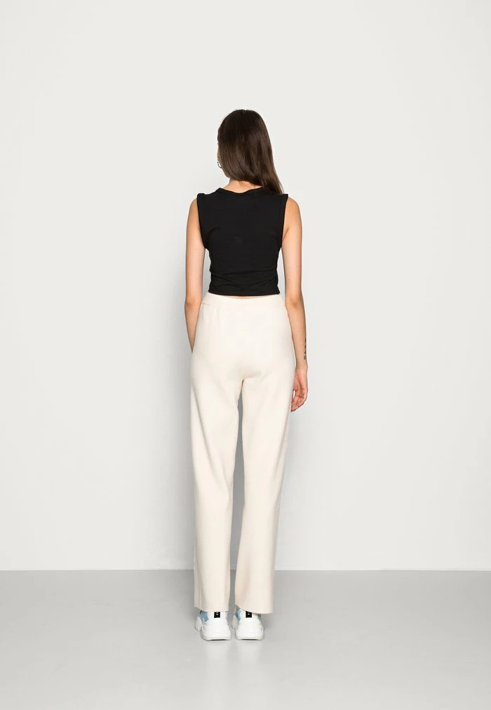 NA-KD STRAIGHT PANTS - Pantalon Classique - Offwhite 3 NA-KD STRAIGHT PANTS - Pantalon Classique - Offwhite – Image 3