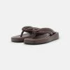 NA-KD QUILTED TOE STRAP - Tongs - Dark Brown -NA-KD Soldes Magasin 73418a94c7b3498798ab2e415f39583d