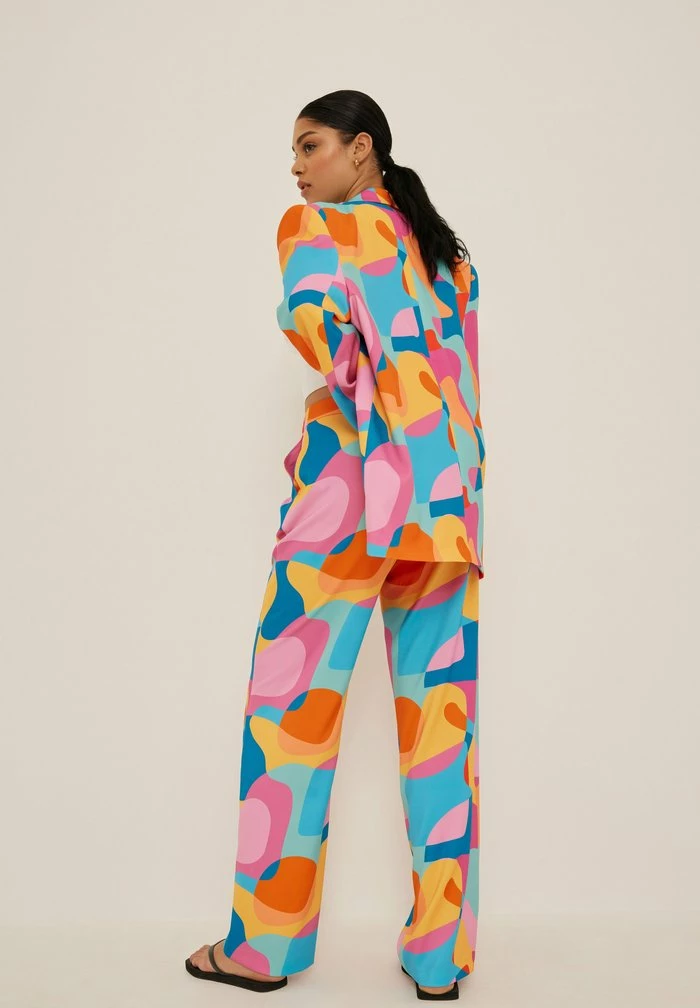 NA-KD MIT MITTLERER TAILLE - Pantalon Classique - Multicoloured 3 NA-KD MIT MITTLERER TAILLE - Pantalon Classique - Multicoloured – Image 3