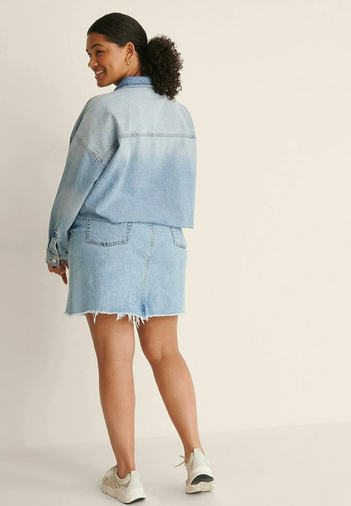 NA-KD MIT GROBEM SAUM - Veste En Jean - Light Blue 3 NA-KD MIT GROBEM SAUM - Veste En Jean - Light Blue – Image 3