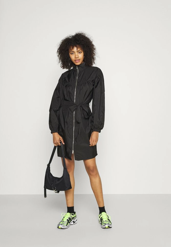 NA-KD SPORTY DRESS - Robe De Jour - Black 2 NA-KD SPORTY DRESS - Robe De Jour - Black – Image 2