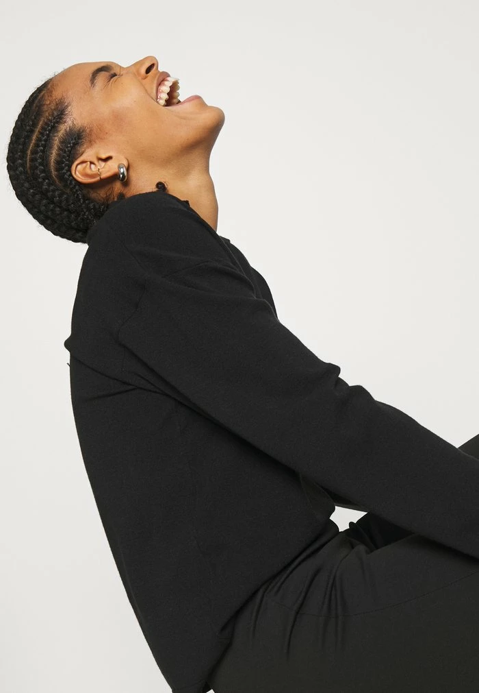 NA-KD Pullover - Black 4 NA-KD Pullover - Black – Image 4