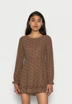 PAMELA REIF X NA-KD - FRILL DETAIL LONG SLEEVE DRESS - Robe De Jour - Beige