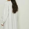 NA-KD ORGANISCH MIT RÜSCHENDETAIL - Robe Chemise - White -NA-KD Soldes Magasin 77ac6288d9364bcda8475722a9559cb5