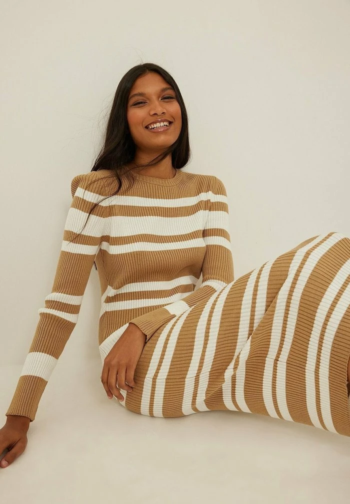 NA-KD Robe Pull - Beige White 4 NA-KD Robe Pull - Beige White – Image 4