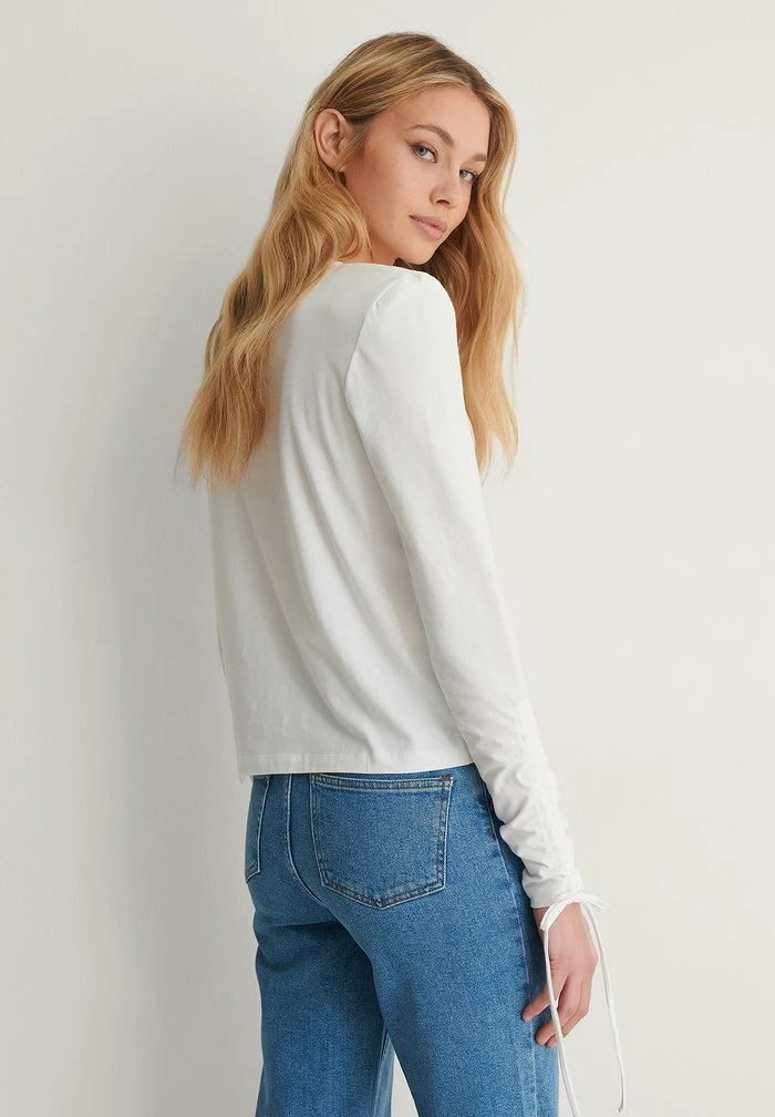 NA-KD SHOULDER PADDED - T-shirt à Manches Longues - White 3 NA-KD SHOULDER PADDED - T-shirt à Manches Longues - White – Image 3