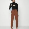 PAMELA REIF X NA-KD - SWEATPANTS - Pantalon De Survêtement - Brown 6 PAMELA REIF X NA-KD - SWEATPANTS - Pantalon De Survêtement - Brown -NA-KD Soldes Magasin 7ed4da8ab2d64959a6f690c763955eed