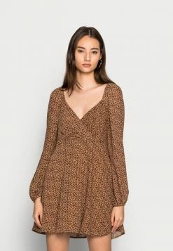 PAMELA REIF X NA-KD - OVERLAPPED DETAIL DAY DRESS - Robe De Jour - Beige Leo