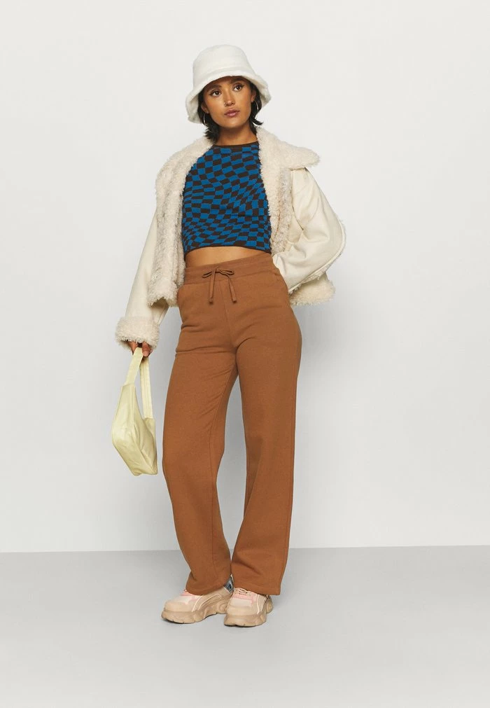 NA-KD STRAIGHT PANTS - Pantalon De Survêtement - Brown 2 NA-KD STRAIGHT PANTS - Pantalon De Survêtement - Brown – Image 2