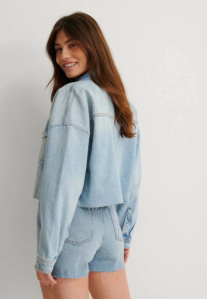 NA-KD Veste En Jean - Light Blue 2 NA-KD Veste En Jean - Light Blue – Image 2