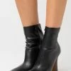 NA-KD FLARED BOOTS - Bottines à Talons Hauts - Black