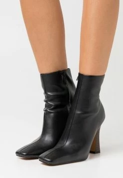 NA-KD FLARED BOOTS - Bottines à Talons Hauts - Black