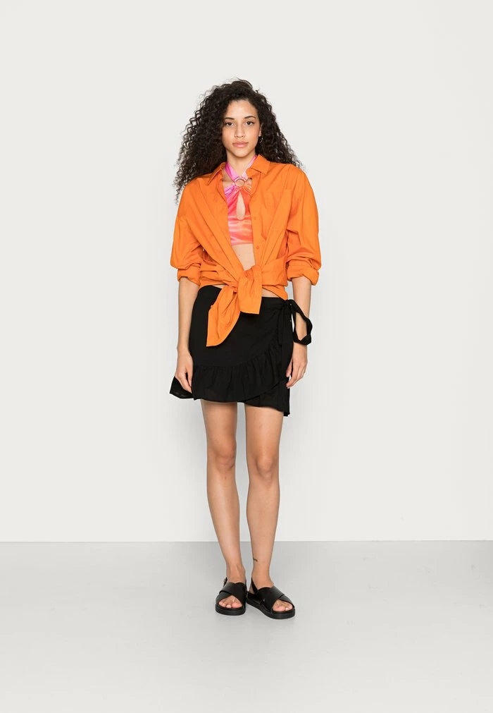 NA-KD HALTERNECK CUT OUT CROPPED - Débardeur - Multicolor 2 NA-KD HALTERNECK CUT OUT CROPPED - Débardeur - Multicolor – Image 2