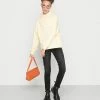 NA-KD BUTTON-UP COLLAR OVERSIZED SWEATER - Sweatshirt - Pale Yellow 6 NA-KD BUTTON-UP COLLAR OVERSIZED SWEATER - Sweatshirt - Pale Yellow -NA-KD Soldes Magasin 8796020115a4469a82dac9fe914d2f84