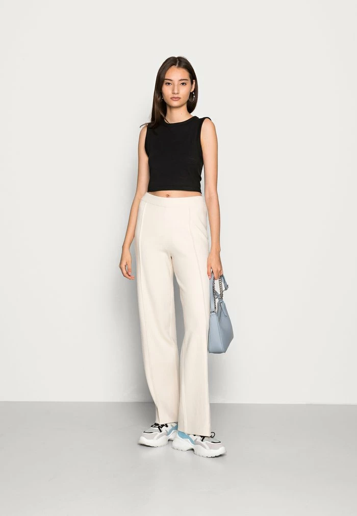 NA-KD STRAIGHT PANTS - Pantalon Classique - Offwhite 2 NA-KD STRAIGHT PANTS - Pantalon Classique - Offwhite – Image 2