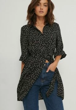 NA-KD Robe Chemise - Black Flower