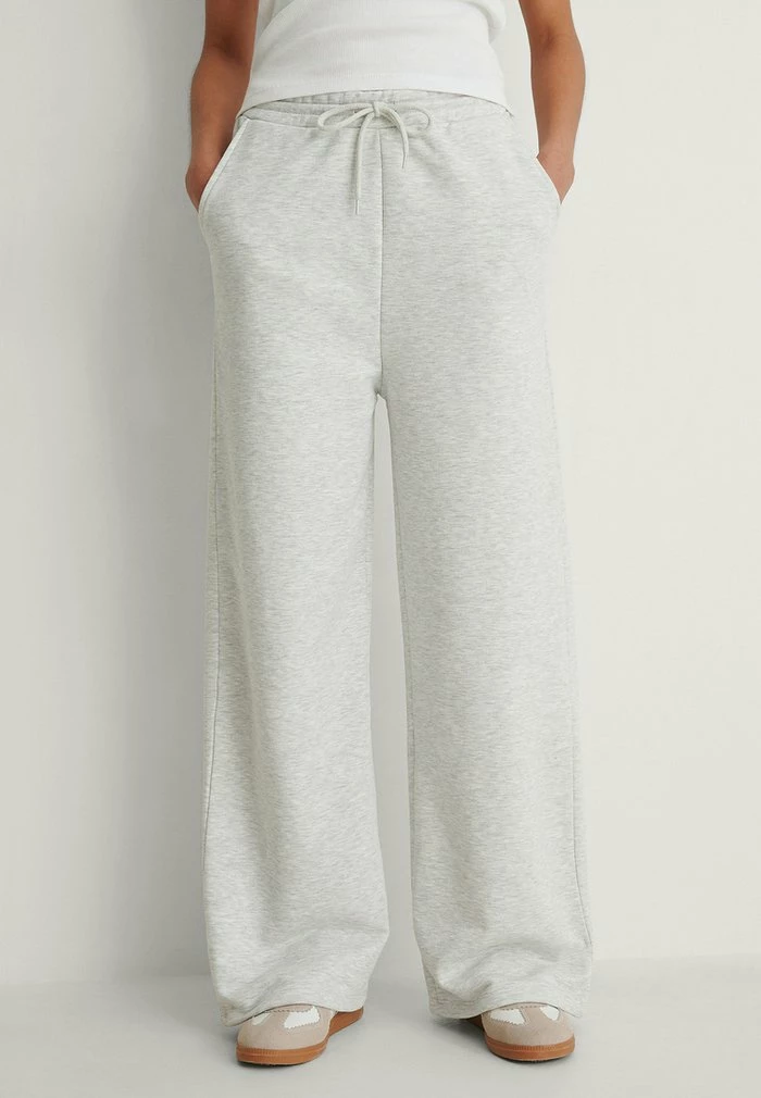 NA-KD STRAIGHT LEG SWEATPANTS - Pantalon De Survêtement - Grey Melange 1 NA-KD STRAIGHT LEG SWEATPANTS - Pantalon De Survêtement - Grey Melange