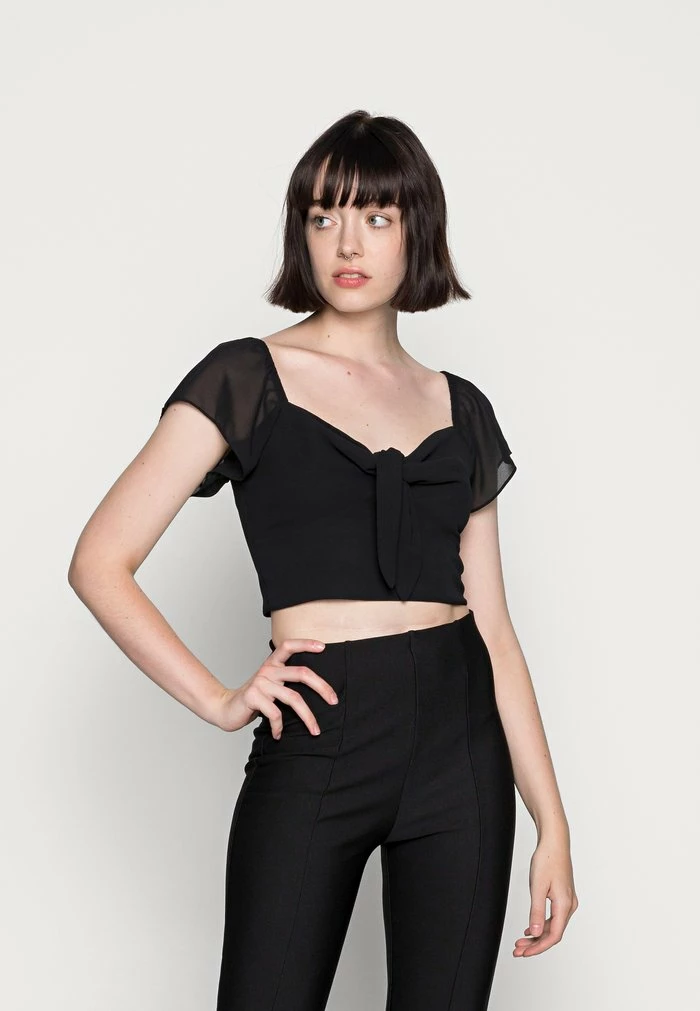 NA-KD FRONT TIE - T-shirt Imprimé - Black 1 NA-KD FRONT TIE - T-shirt Imprimé - Black