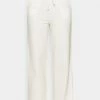 NA-KD STRAIGHT PANTS - Pantalon De Survêtement - Off White -NA-KD Soldes Magasin 90e0ae9e2b8d4f3bbecb0ef7df04f370