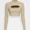 NA-KD CROPPED CUT OUT - T-shirt à Manches Longues - Beige -NA-KD Soldes Magasin 9285b8838d02447a82c28e168f15c6a0