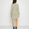 PAMELA REIF X NA-KD - DROPPED SHOULDER MINI DRESS - Robe Pull - Dark Olive -NA-KD Soldes Magasin 9310047c00554d2fbf57872459af6cf0