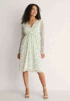 NA-KD Robe De Jour - White/blue Flowers