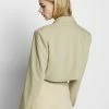 NA-KD MATHILDE GØHLER X CROPPED BOXY - Blazer - Khaki -NA-KD Soldes Magasin 9b2360be2cb544068de8b4c3ca85f4dc