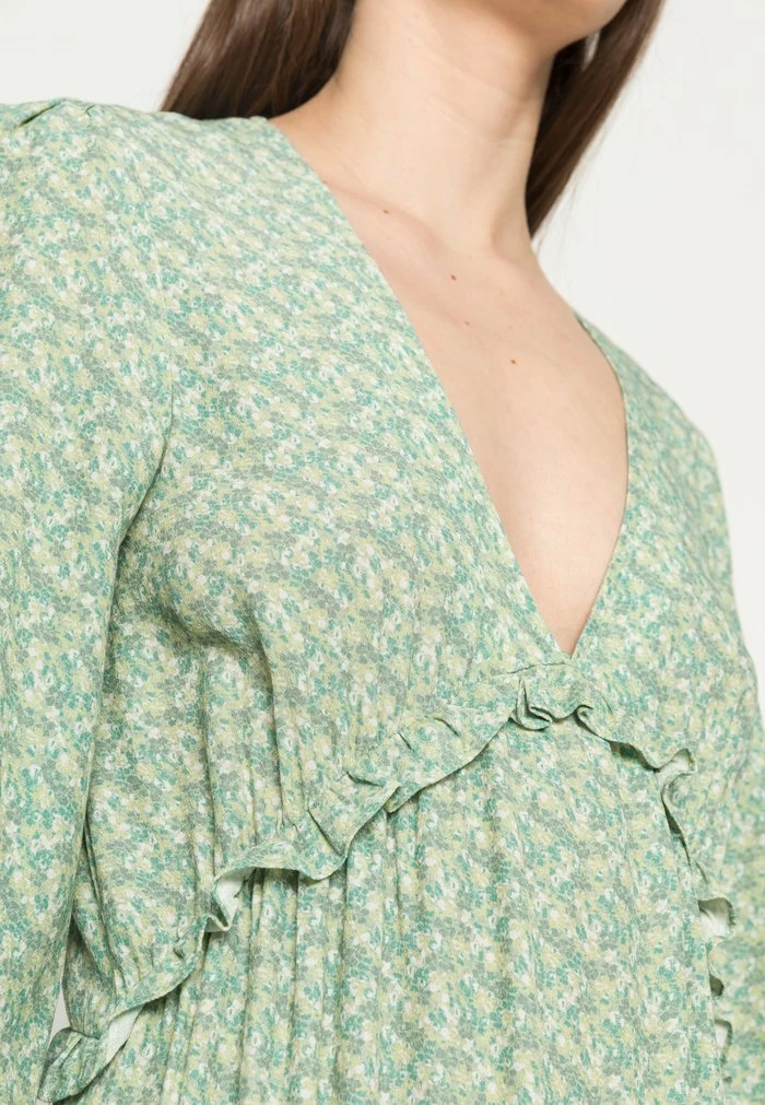 NA-KD BALLOON SLEEVE FRILL DRESS - Robe Longue - Green Flower 5 NA-KD BALLOON SLEEVE FRILL DRESS - Robe Longue - Green Flower – Image 5