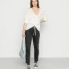 NA-KD CROPPED DRAWSTRING - Pullover - Offwhite -NA-KD Soldes Magasin 9e4610825b2e4721bc0c0888f105013d
