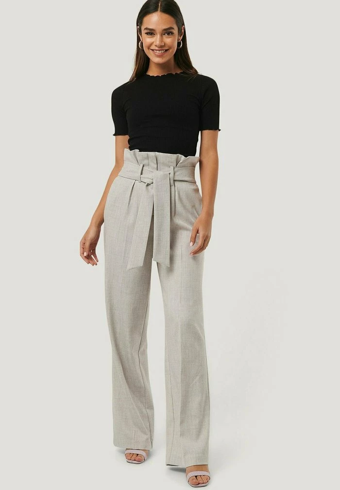 NA-KD BABYLOCK - T-shirt Basique - Black 1 NA-KD BABYLOCK - T-shirt Basique - Black