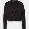 NA-KD PLUNGE NECK CARDIGAN - Gilet - Black 8 NA-KD PLUNGE NECK CARDIGAN - Gilet - Black -NA-KD Soldes Magasin a047019c65c14fa29009d5cc6d6dad9b