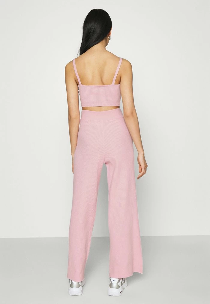 NA-KD X ZALANDO EXCLUSIVE SOFT RIBBED PANTS - Pantalon Classique - Lilac 3 NA-KD X ZALANDO EXCLUSIVE SOFT RIBBED PANTS - Pantalon Classique - Lilac – Image 3