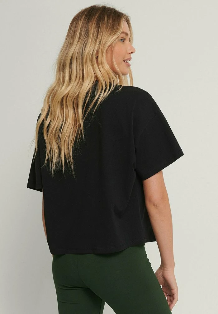 NA-KD MIT ÄRMELN - T-shirt Basique - Black 3 NA-KD MIT ÄRMELN - T-shirt Basique - Black – Image 3