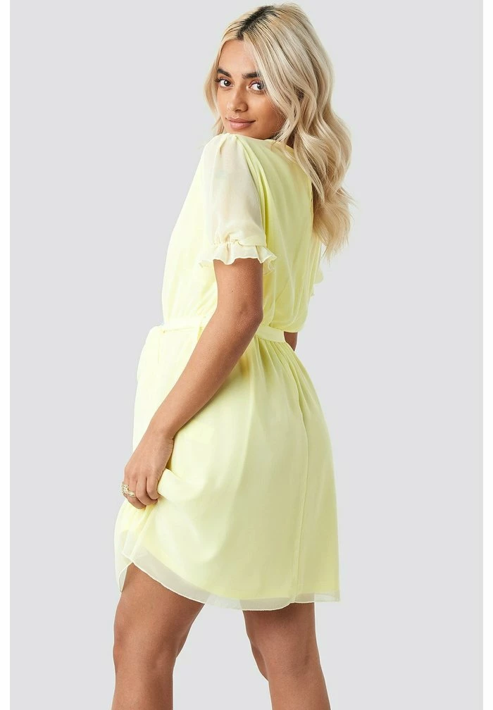 NA-KD Robe De Jour - Pale Yellow 3 NA-KD Robe De Jour - Pale Yellow – Image 3
